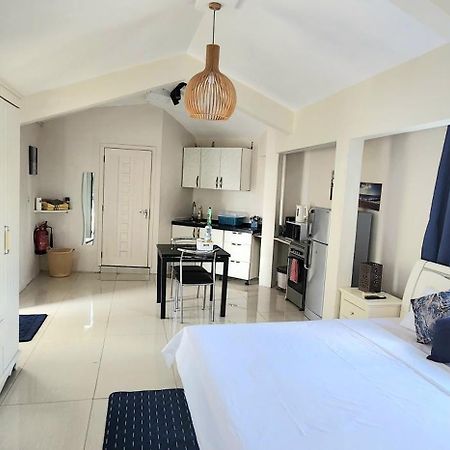 Lovely Studio Apartment With Views Of The Lagoon. Grand Baie Exterior photo