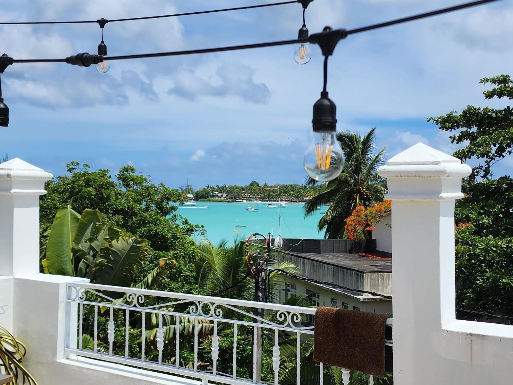 Lovely Studio Apartment With Views Of The Lagoon. Grand Baie Exterior photo
